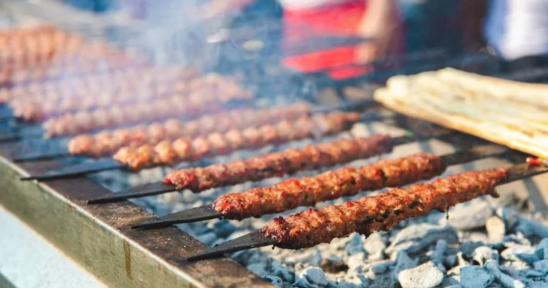 Helal kebap diye yıllarca müşterilerine yaban domuz eti yedirdiği ortaya çıktı Sözcü Gazetesi