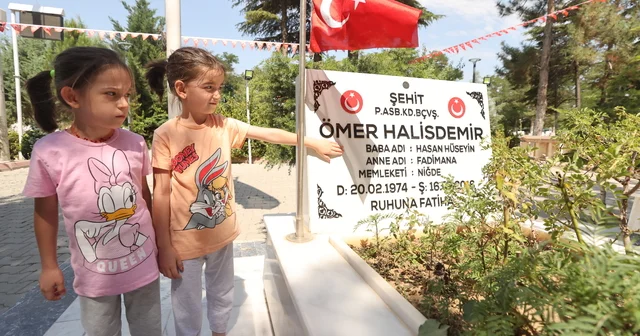 15 Temmuz kahramanı şehit Ömer Halisdemir in kabrinde yoğunluk yaşanıyor Niğde Haberleri