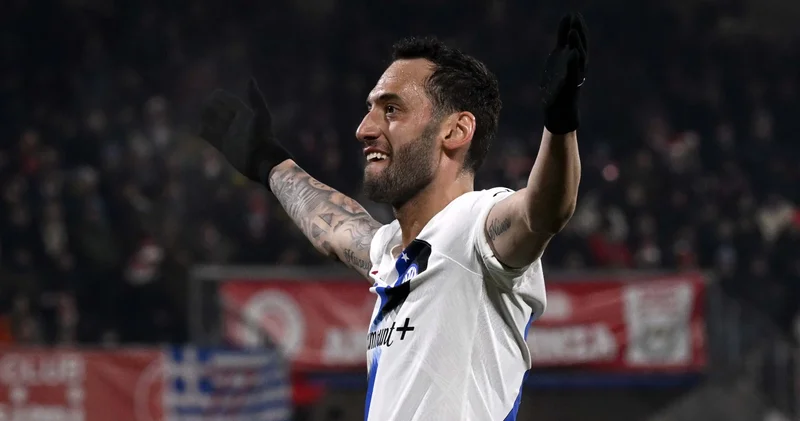 Galatasaray ın Hakan Çalhanoğlu hayalleri suya düştü, dünya devi istedi!