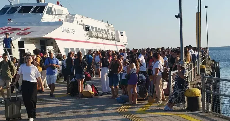 Marmara İstanbul seferini yapmakta olan deniz otobüsü, rahatsızlanan yolcu için geri döndü