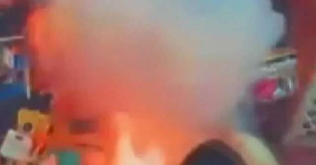 Bingöl de bir telefon tamircisi kendini son anda kurtardı: Bataryanın patlama anı kamerada VİDEO İZLE