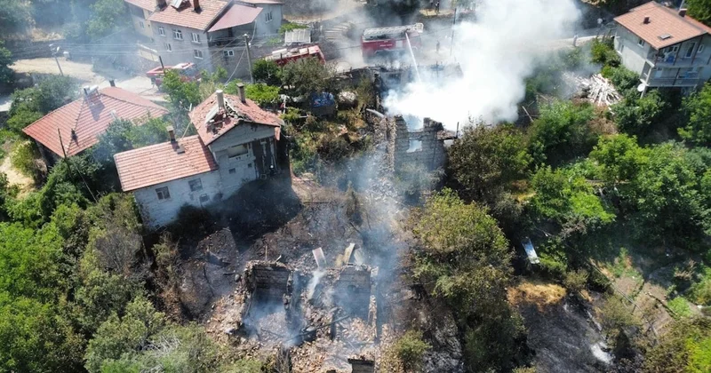 Antalya da evlere sıçrayan yangın korkuttu Sözcü Gazetesi
