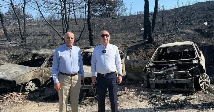 Zafer Partisi lideri Özdağ yangından etkilenen bölgeleri inceledi: Yangınlar bal üretimini etkileyecek