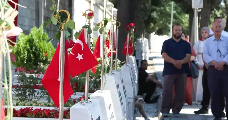 Edirnekapı Şehitliği 15 Temmuz da ziyaretçi akınına uğradı