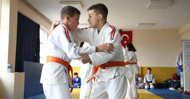 Düzce nin 19 bin nüfuslu ilçesi bireysel branşlarda başarılı sporcular yetiştiriyor Düzce Haberleri