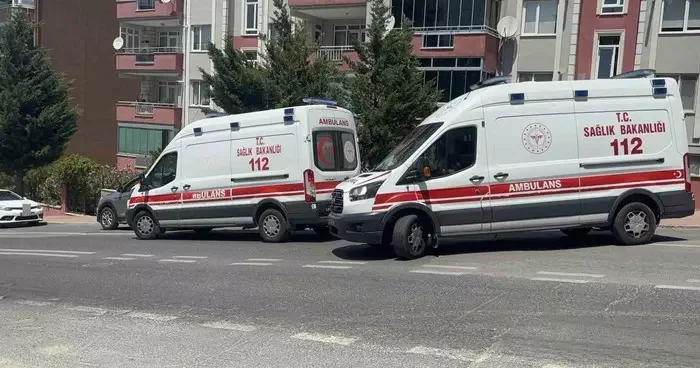 Çocuğunun bisikletle 5 metrelik yükseklikten düştüğünü gördü, gözünü kırpmadan peşinden atladı!