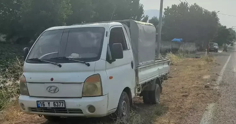Mevsimlik işçi seyir halindeki kamyonetin kasasından düşüp, yaralandı