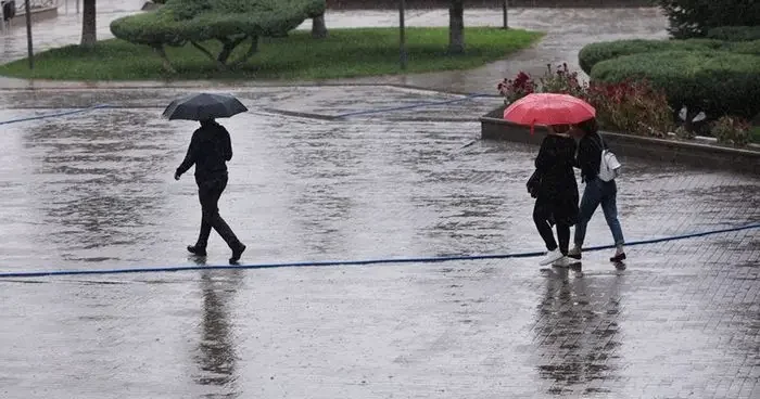 Sarıkamış’ta sağanak yağmur: Caddeler göle döndü