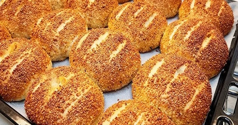 Maya yok beklemek yok! Kahvaltı yanına 5 dakikada hazırlanan simit poğaça