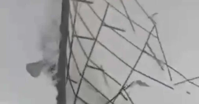 Batman da kuvvetli rüzgar yurt çatısını uçurdu, ağaçlar araçların üzerine devrildi Batman Haberleri