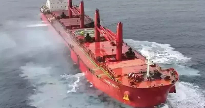 Husilerin batırdığı gemideki mürettebattan 10’u kurtarıldı