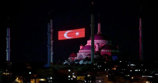 Gece yarısı Türkiye’de aynı anda yükselecek: 15 Temmuz da sela ne zaman ve saat kaçta okunacak? Dini Bilgiler