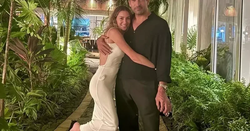 Kenan İmirzalıoğlu ve Sinem Kobal, aşklarını ay ışığında gösterdi