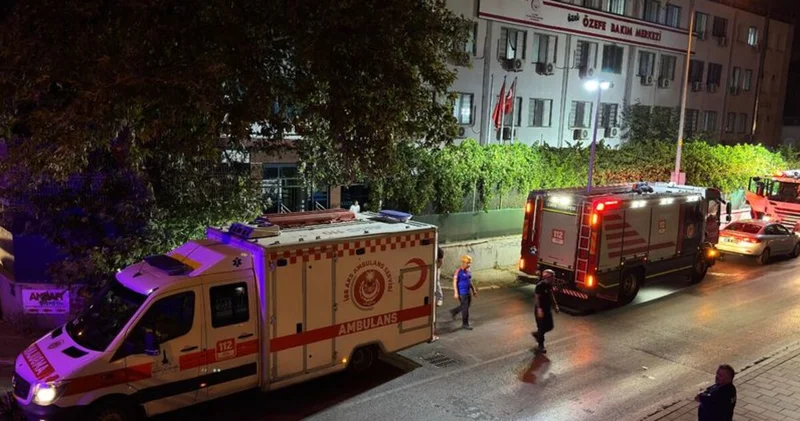 İzmir de özel bakım merkezinde yangın: 12 kişi dumandan etkilendi Son dakika haberleri