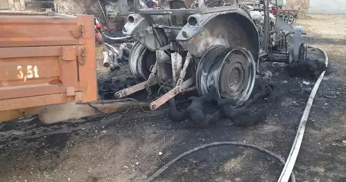 İvrindi de traktör yandı, geriye demir yığını kaldı