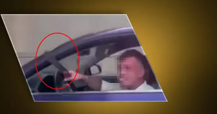 Ankara da pes dedirten görüntü! Trafik magandası tartıştığı araca kılıç çekti