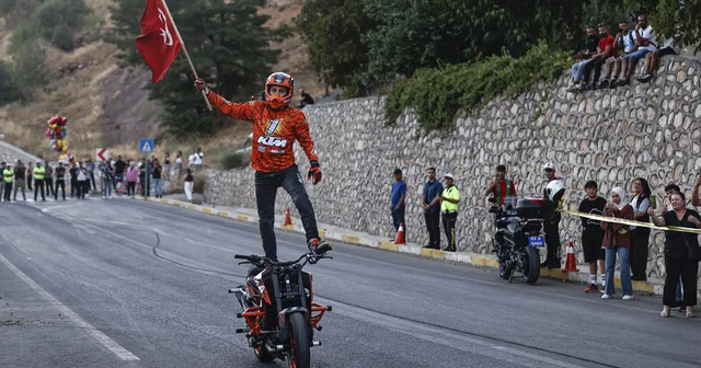 Tunceli de motosiklet akrobasi gösterisi düzenlendi Tunceli Haberleri