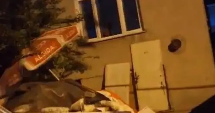 Esenyurt’ta komşular arasındaki kavga sokağa taştı: Hakaretler havada uçuştu