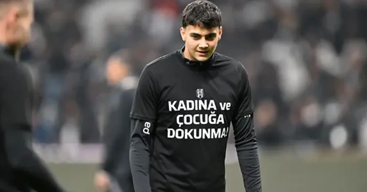 Mustafa Hekimoğlu, oyunda 3 dakika kalabildi!