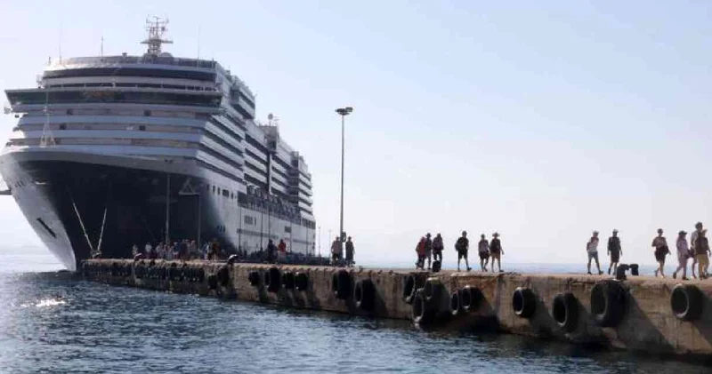 Antalya ya akın akın geldiler