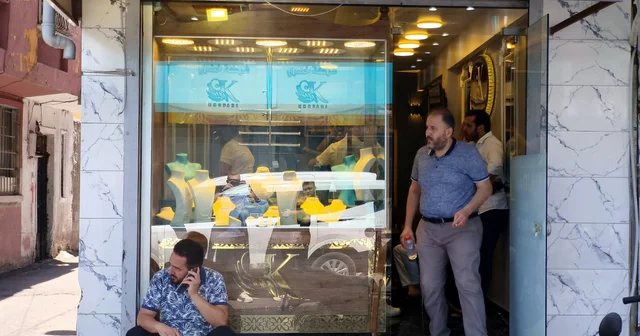 Tabancayla kuyumcuyu vurup, 1 kilo altın çaldılar Adana Haberleri