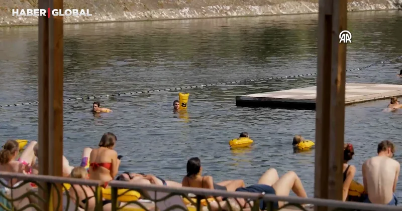 Seine Nehri’nde yüzme alanları Paris sakinlerine açıldı