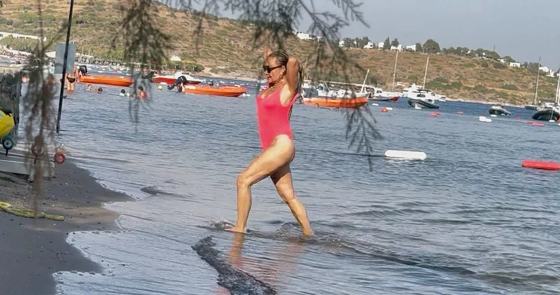 Yonca Evcimik in deniz keyfi