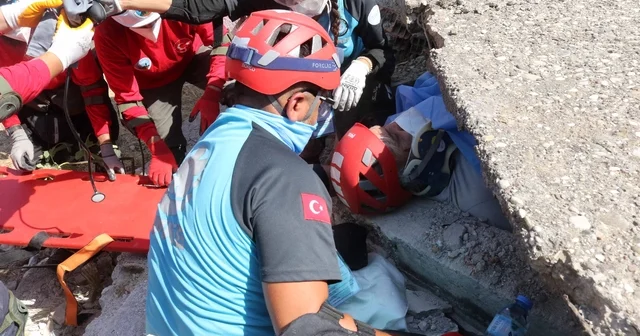 Antalya da deprem tatbikatı gerçeğini aratmadı Antalya Haberleri