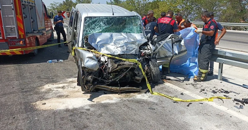 Yol çalışması nedeniyle tek şeride düşen yolda kaza: 3 ölü, 3 yaralı