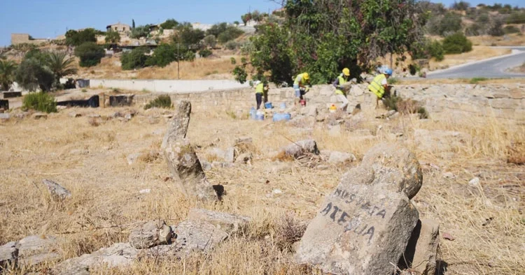Kıbrıs’ta ‘mezarlık barışı’