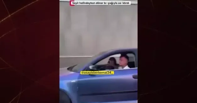 Maganda aracın camından kılıç salladı!