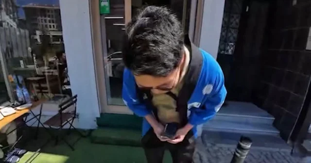 Türk gencin yaptığı insanlık Japon dan büyük takdir gördü: Karşılıklı selamlaşma yarışı sosyal medyayı güldürdü VİDEO İZLE