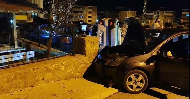 3 otomobilin karıştığı kaza kamerada; 1 i çocuk, 3 yaralı Karabük Haberleri