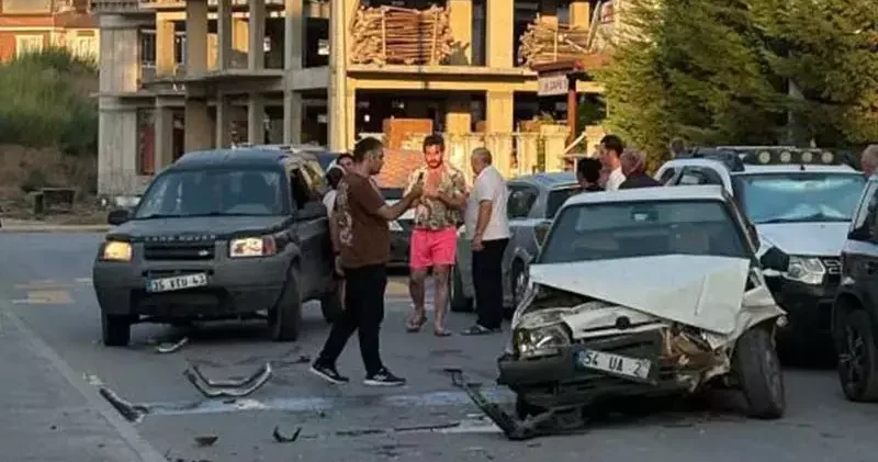 Cipiyle kavga ettiği eşinin otomobiline çarpıp hurdaya çevirdi