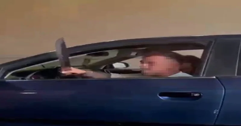 Trafik magandası pes dedirtti: Camdan kılıç savurup tehditler savurdu