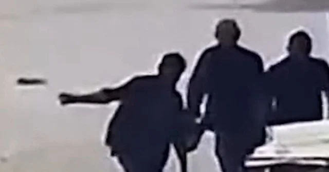 İşgalciler şehidin naaşını taşıyan Filistinlileri bombaladı VİDEO İZLE