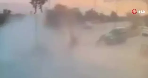 Freni boşalan tır biçti geçti! Bir araç ise faciayı saniyelerle atlattı