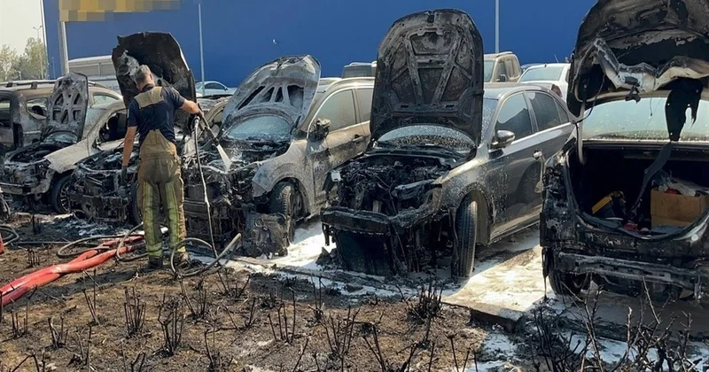 AVM otoparkında yangın: 8 araç zarar gördü Sözcü Gazetesi