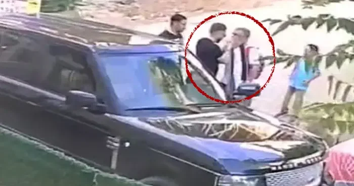 Kocaeli de dehşete düşüren görüntü: Çocuklarını okula götüren babanın boğazını sıkıp tokat attı!