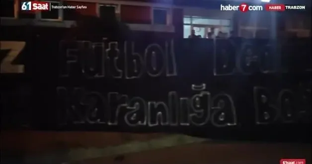 Trabzonspor taraftarlarından TFF ye tepki: Temiz futbol dediniz, bizi karanlığa gömdünüz