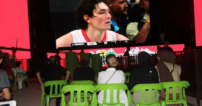 A Milli Erkek Basketbol Takımı nın finali Şırnak’ta dev ekranlardan izlendi