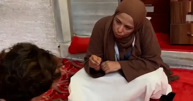 Rus turist Süleymaniye Camii’nde Kelime i Şehadet getirerek İslam’la şereflendi VİDEO İZLE
