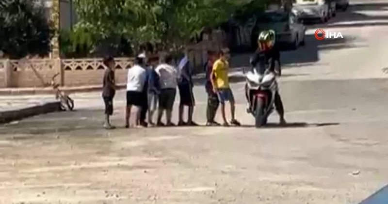 Adres Elazığ: Motorcu ile çocuklar arasında renkli anlar
