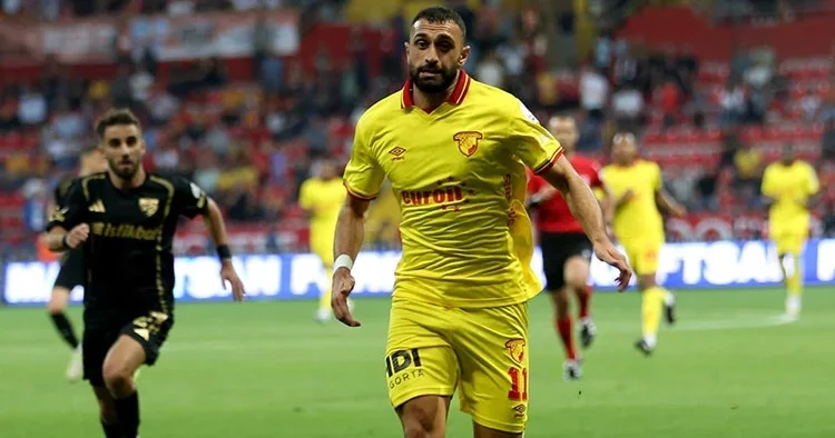 Göztepe ligin yenilgisiz 3 takımı arasında