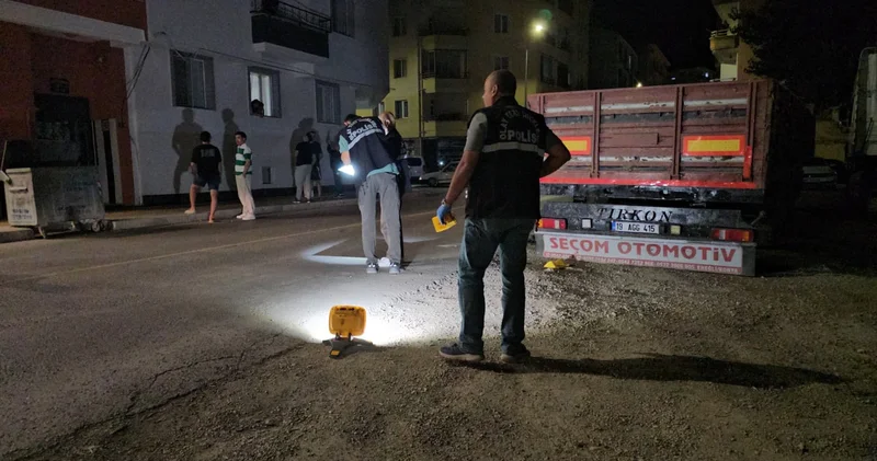 Çorum da iki kadın bir apartmana pompalı tüfekle ateş açtı