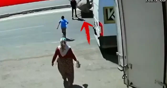 Kahramanmaraş ta kan donduran görüntü: İş makinesi 2 ve 8 yaşındaki kardeşleri ezdi!
