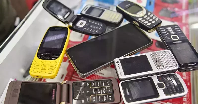 Dijital bağımlılığa, velilerden tuşlu telefon tedbiri