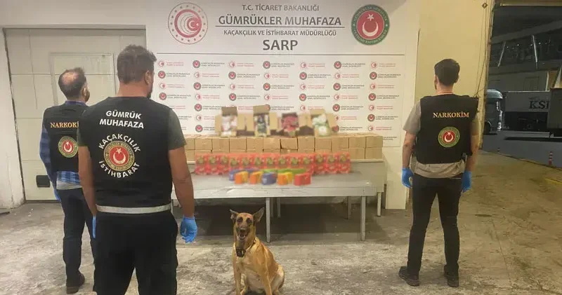 Ticaret Bakanlığı: 310 kilo esrar ile 291 kilo kokain ele geçirildi