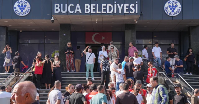 İzmir Buca da maaş alamadıkları için iş bırakan işçilerin eylemi 7. gününde İzmir Haberleri