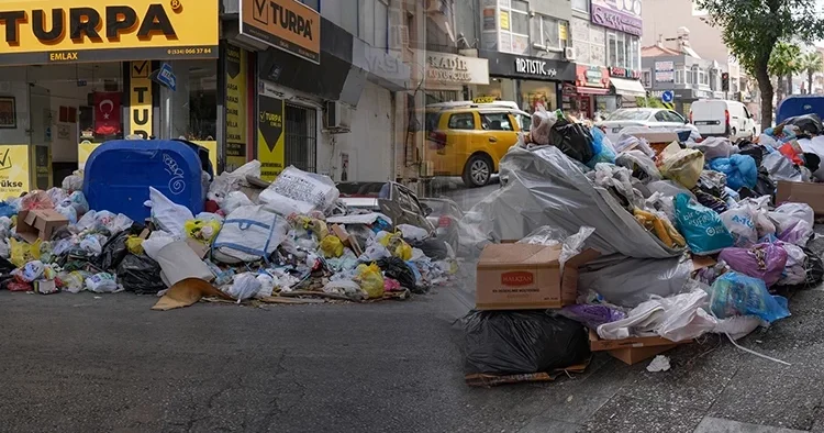 Belediye işçileri bir haftadır eylemde: Sokaklarda çöp yığınları oluştu, vatandaşlar tepkili
